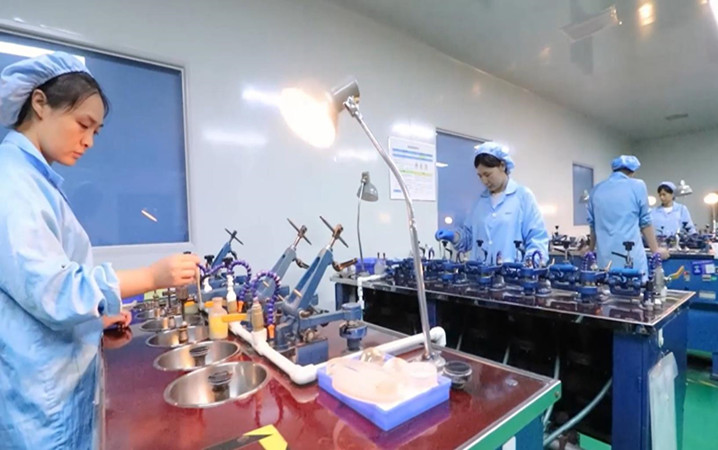 UM OPTICS 공장 생산 소개 비디오